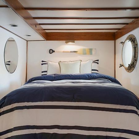 The Covington Houseboat Bed & Breakfast Saint Paul Exterior photo