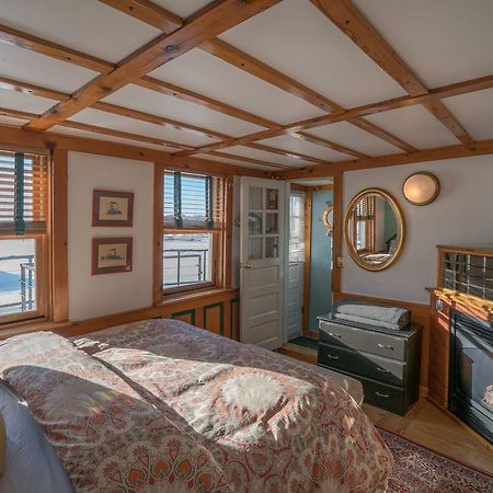 The Covington Houseboat Bed & Breakfast Saint Paul Exterior photo
