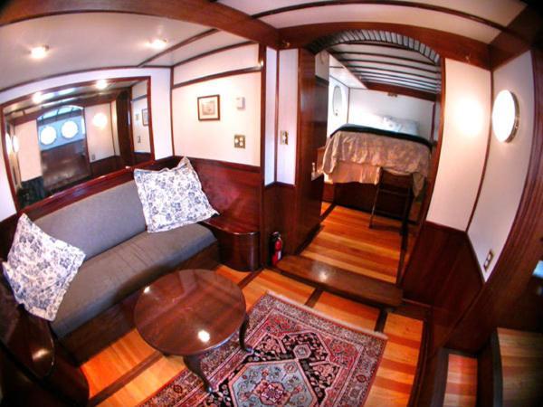 The Covington Houseboat Bed & Breakfast Saint Paul Room photo