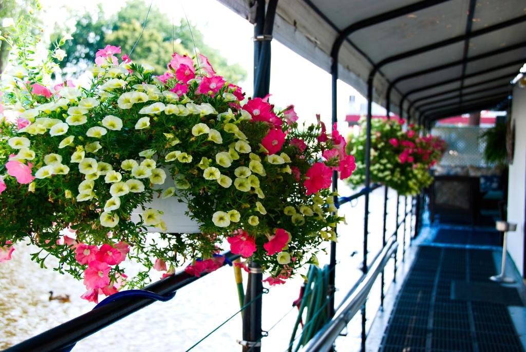The Covington Houseboat Bed & Breakfast Saint Paul Exterior photo
