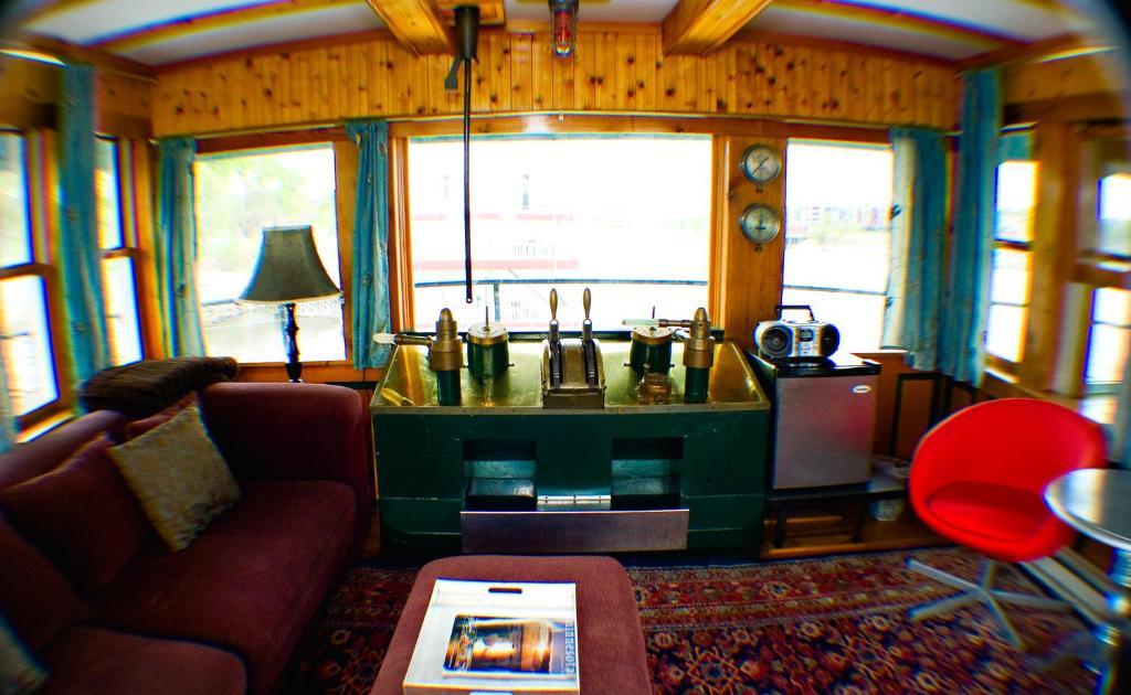 The Covington Houseboat Bed & Breakfast Saint Paul Room photo