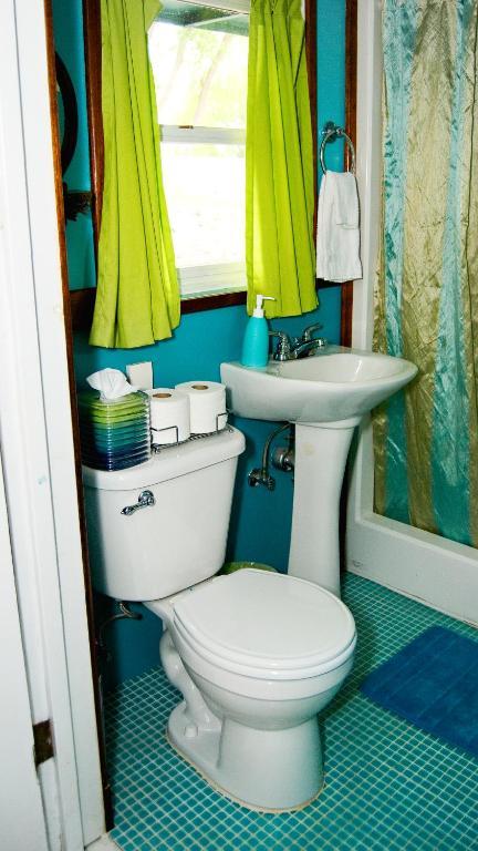 The Covington Houseboat Bed & Breakfast Saint Paul Room photo