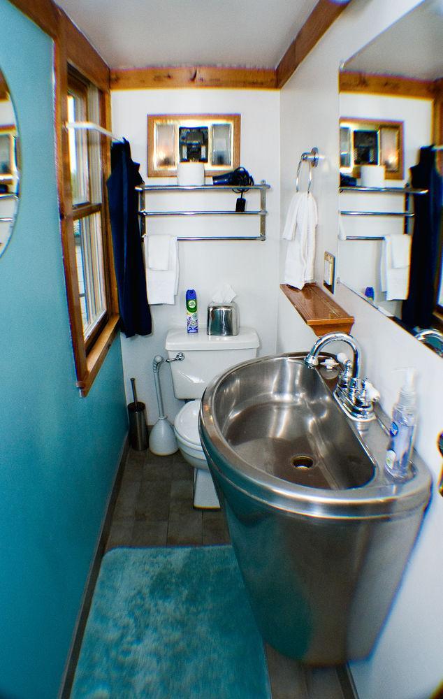 The Covington Houseboat Bed & Breakfast Saint Paul Exterior photo