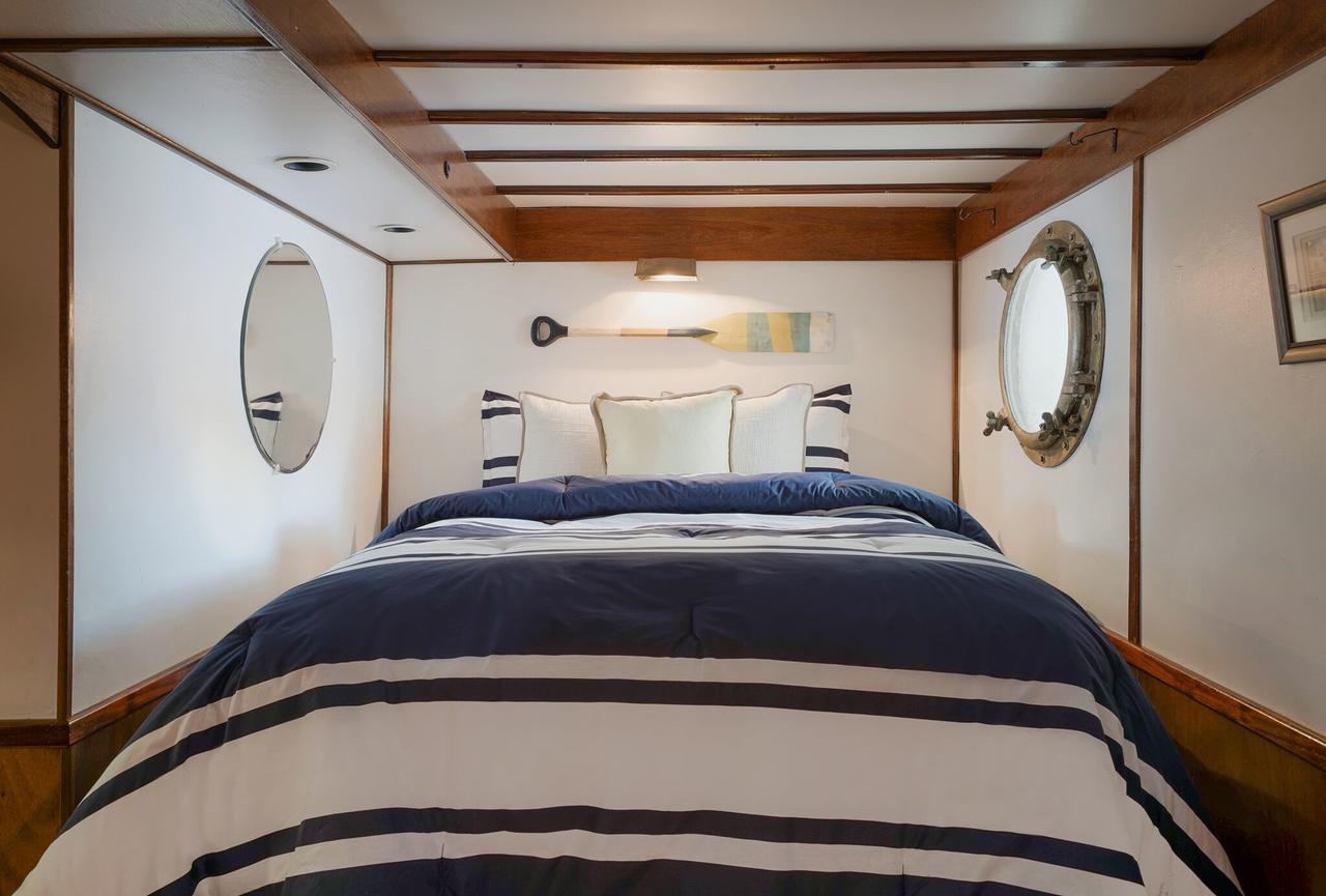 The Covington Houseboat Bed & Breakfast Saint Paul Exterior photo