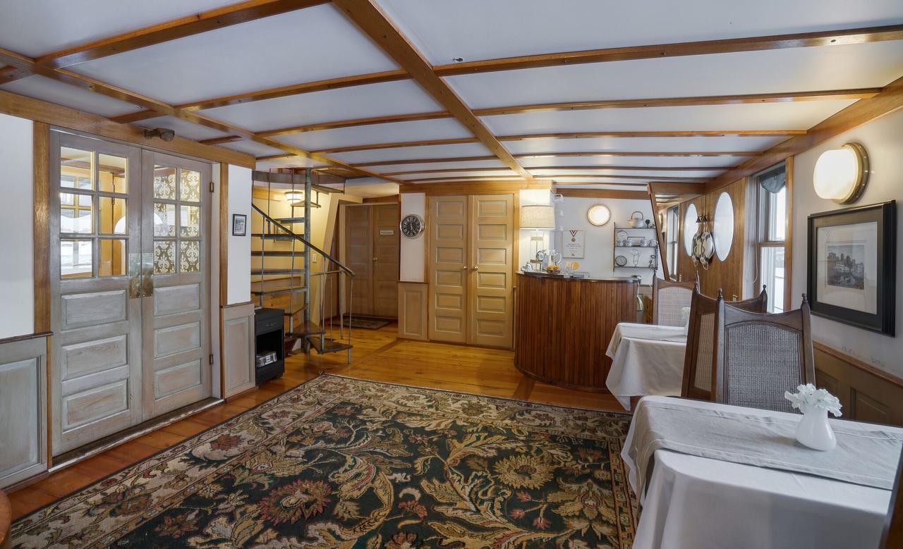 The Covington Houseboat Bed & Breakfast Saint Paul Exterior photo