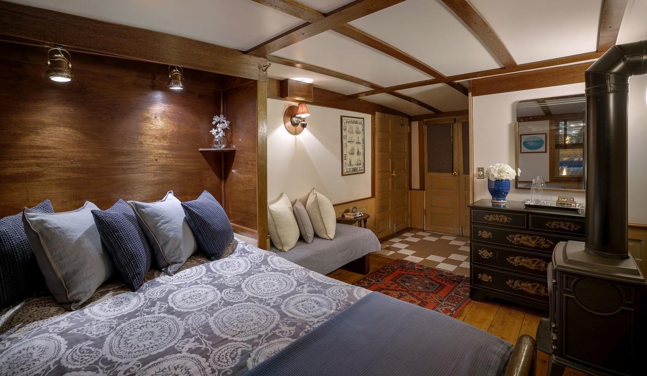 The Covington Houseboat Bed & Breakfast Saint Paul Exterior photo